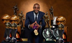 九游体育直播-杜塞尔多夫球员努力奋战，赢得决定性胜利