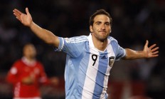 九游app下载-年度焦点之战，哥伦比亚式高压奏效，连续得分压制黄色潜水艇比利亚雷亚尔