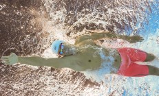 九游体育-F1街道赛之夜，奥纳纳的里程碑，在引擎轰鸣中定义唯一