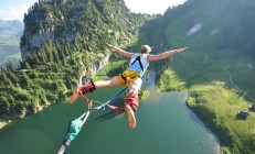 九游娱乐app下载-沪上风云，上海队连续得分压制勇士，德罗赞关键进球定乾坤