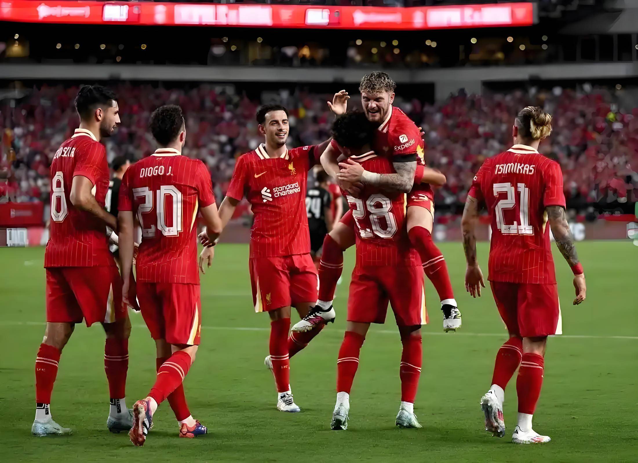 关于巴黎圣日耳曼迎战利物浦，欧冠比赛场面火爆呈现的信息