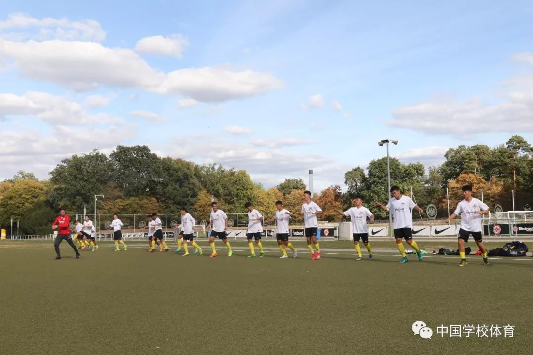 法兰克福执教班底平稳,为德国足坛发展出谋划策的简单介绍 法兰克福执教班底平稳,为德国足坛发展出谋划策的简单介绍