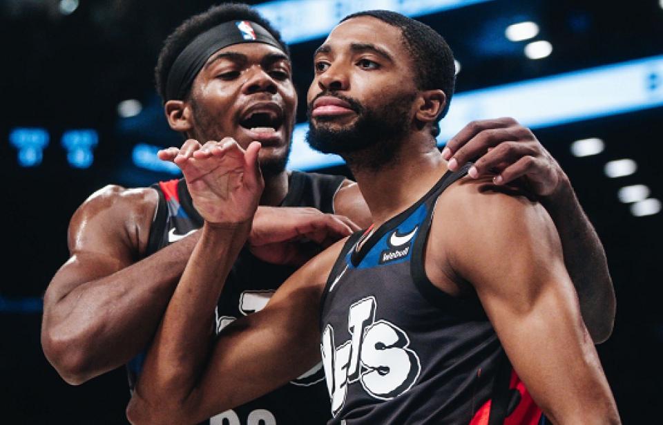 疯狂得分！魔术队球员在比赛中连续进攻