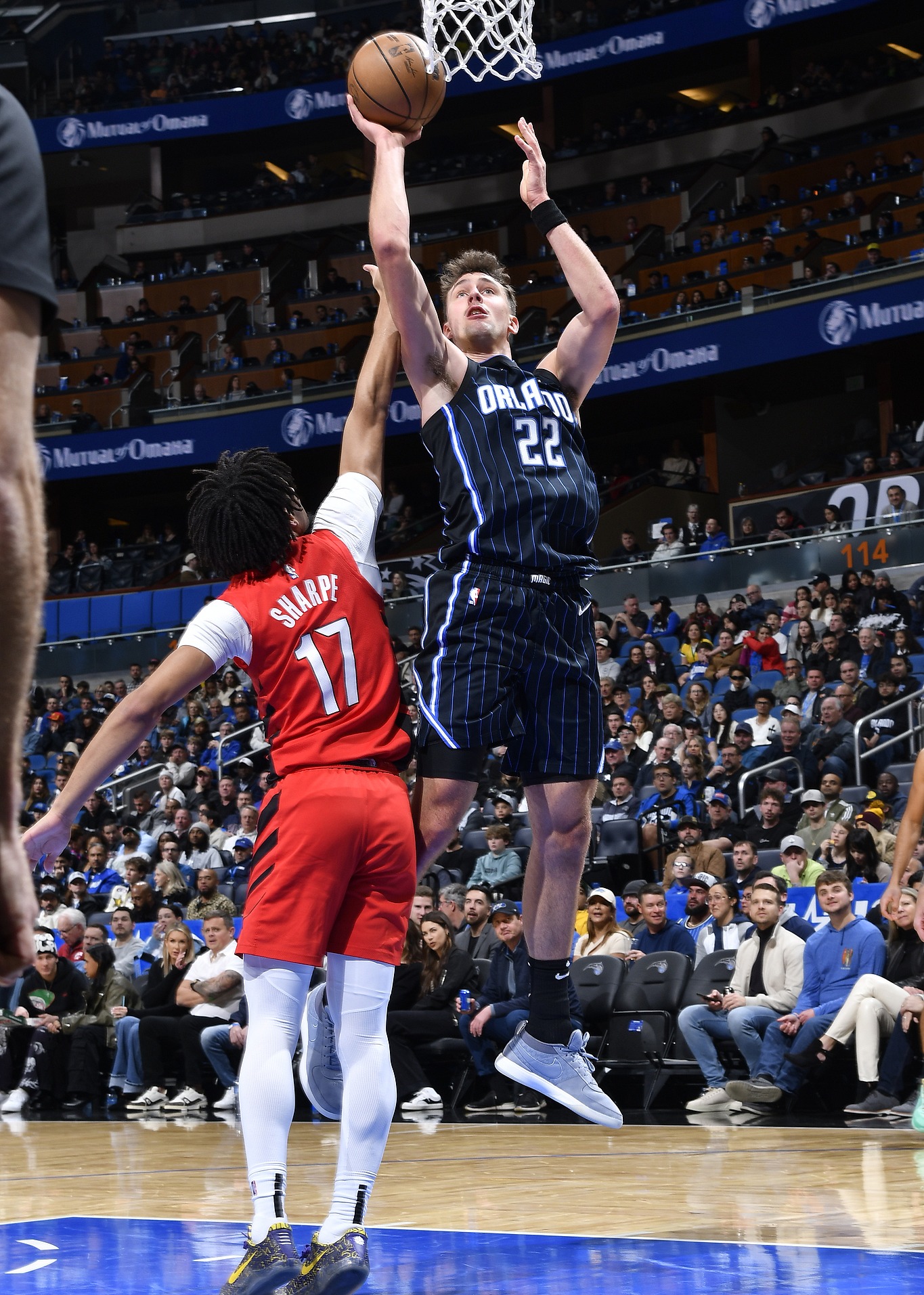 疯狂得分！魔术队球员在比赛中连续进攻