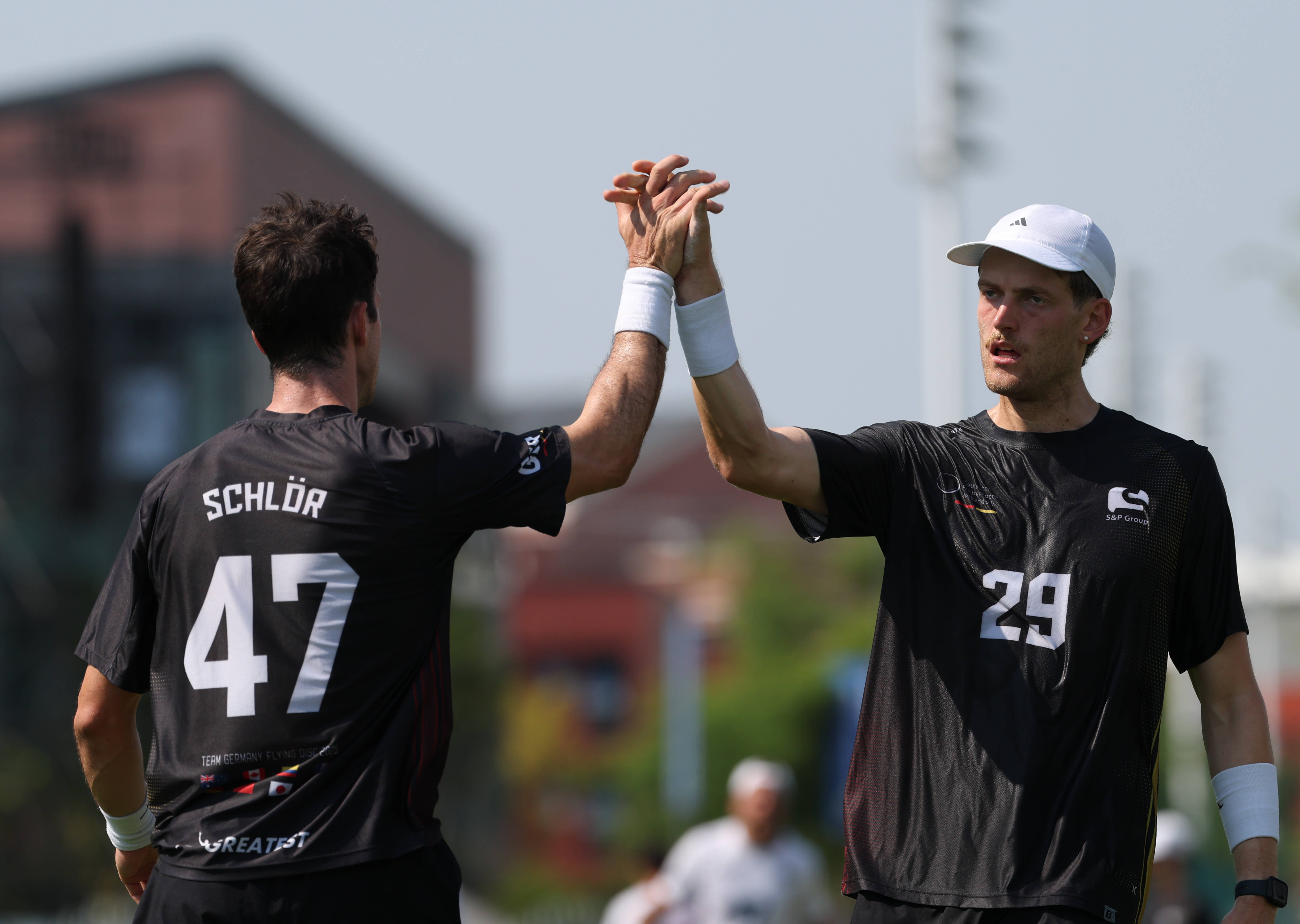 加拿大代表队在比赛中表现出优秀的团队合作精神的简单介绍 加拿大代表队在比赛中表现出优秀的团队合作精神的简单介绍