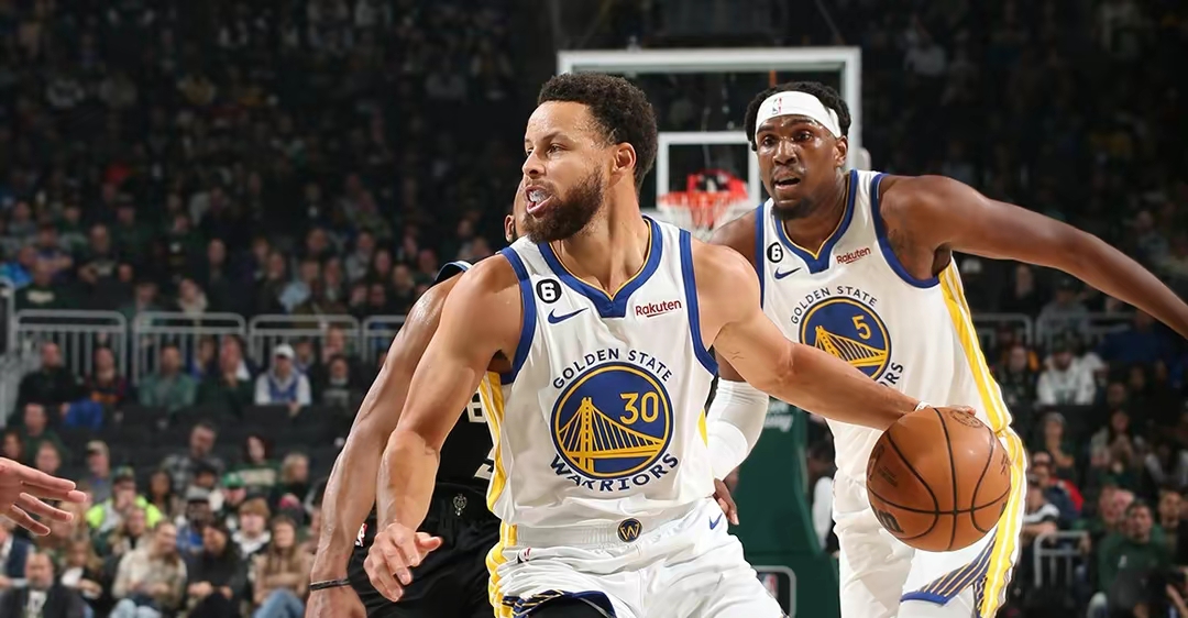 雄鹿高居东部联盟积分榜榜首