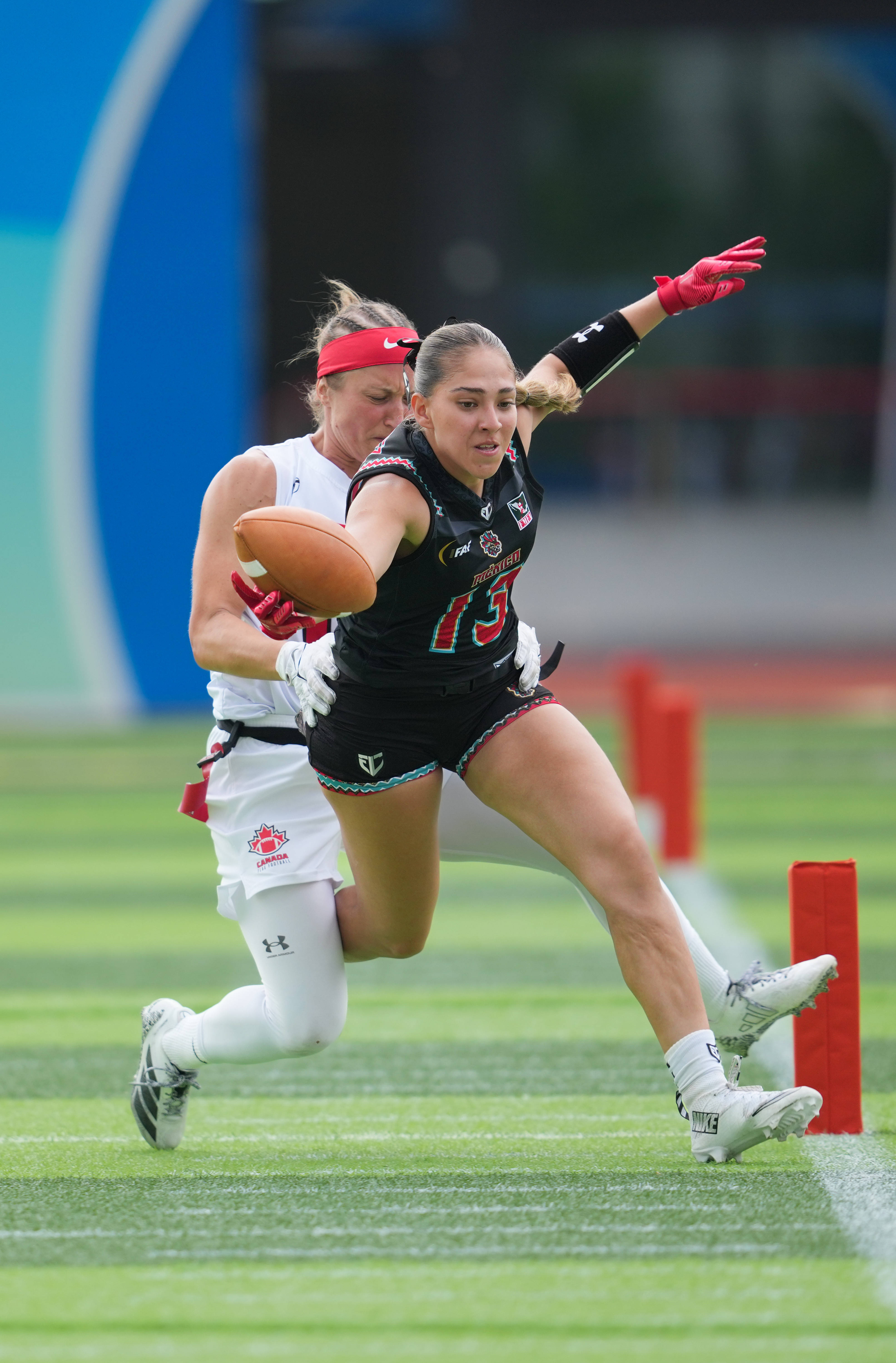 火爆足球场：墨西哥队喜获胜利的简单介绍