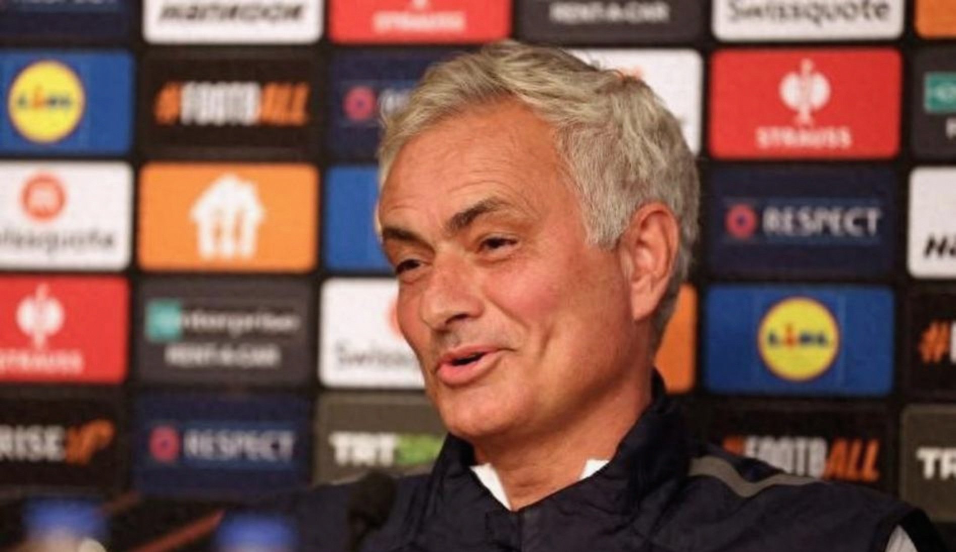 曼联球员公开不满主帅战术，引发团队危机的简单介绍