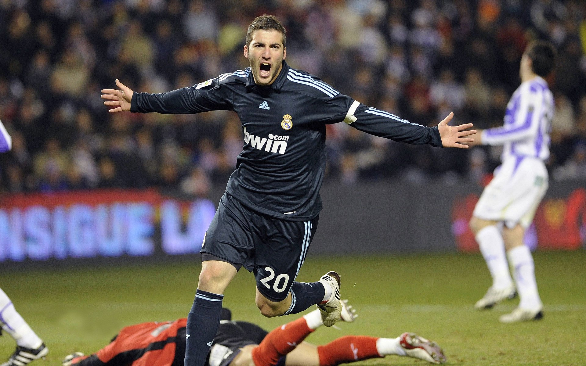 硬仗之王凯恩，从拉齐奥的战术压制到牙买加式坚韧的足球启示