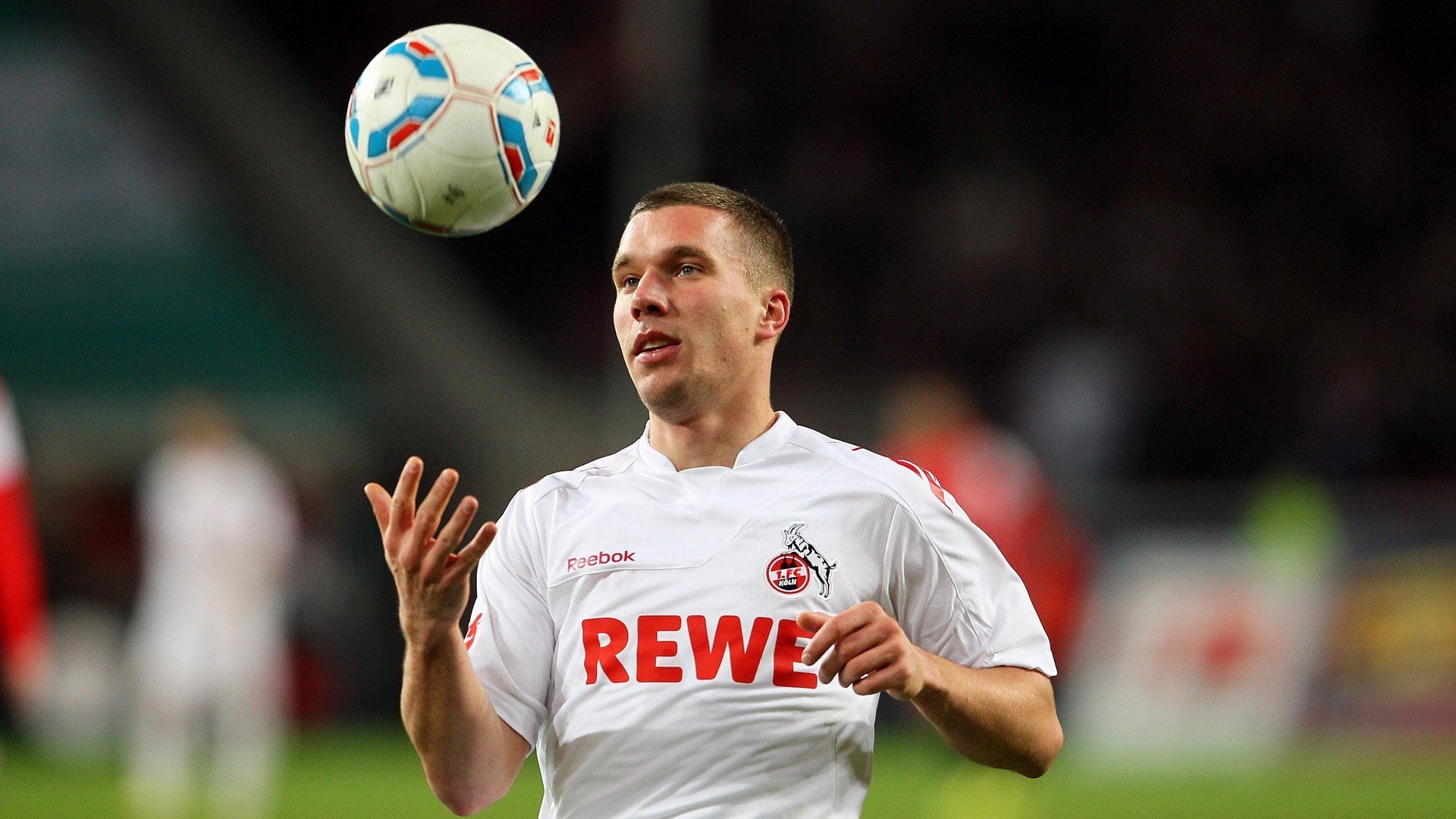 阿什拉夫点燃梦剧场,曼联完胜勒沃库森展现战术觉醒